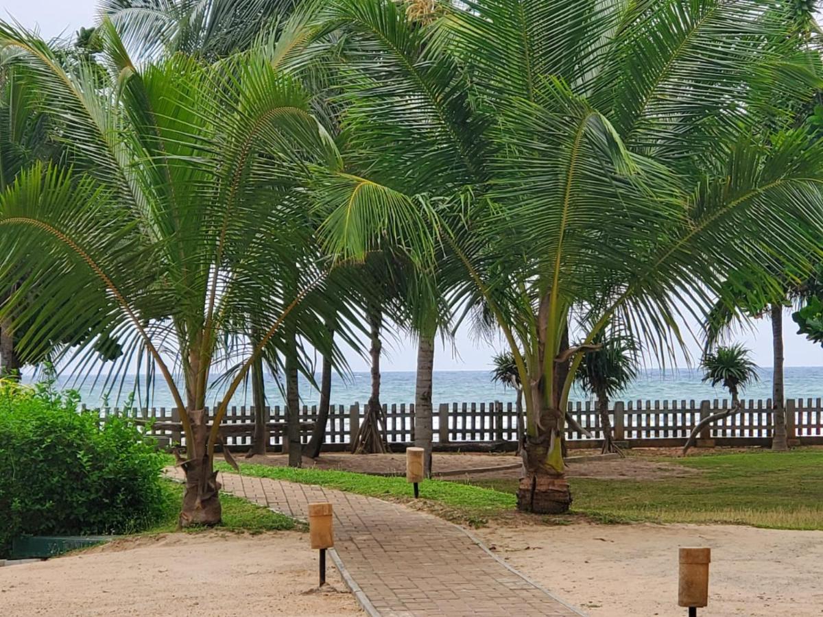 Beach Front Paradise Nilaveli Buitenkant foto